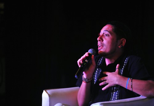 Ondjaki durante participação na Fliporto